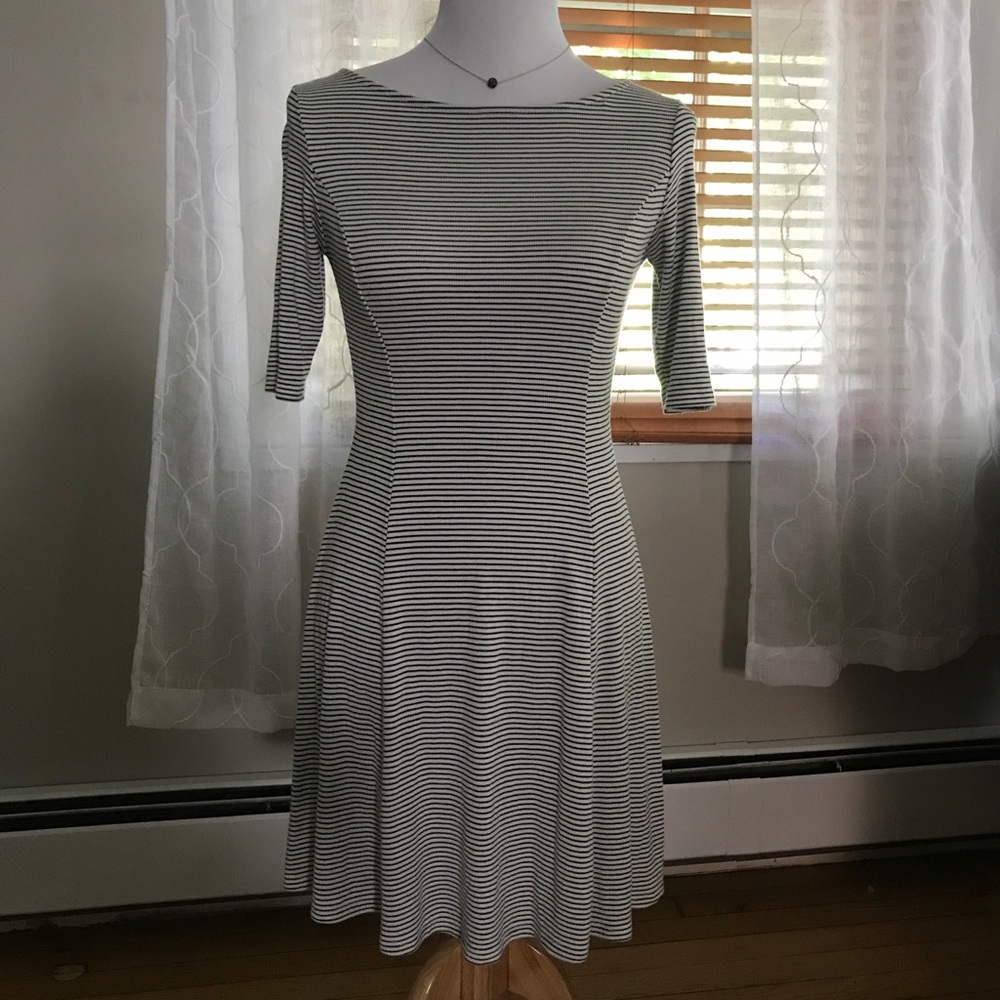 Short sleeved tight striped dress